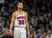 开云平台-勇士再遭三连败，库里神奇绝杀无效