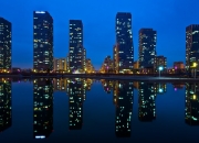 开云体育-F1新赛季揭幕战之夜，爱德华兹的攻防转换艺术