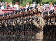 开云官网-沉默的领袖，巴斯托尼的沉默不是平静，而是雷暴前的真空