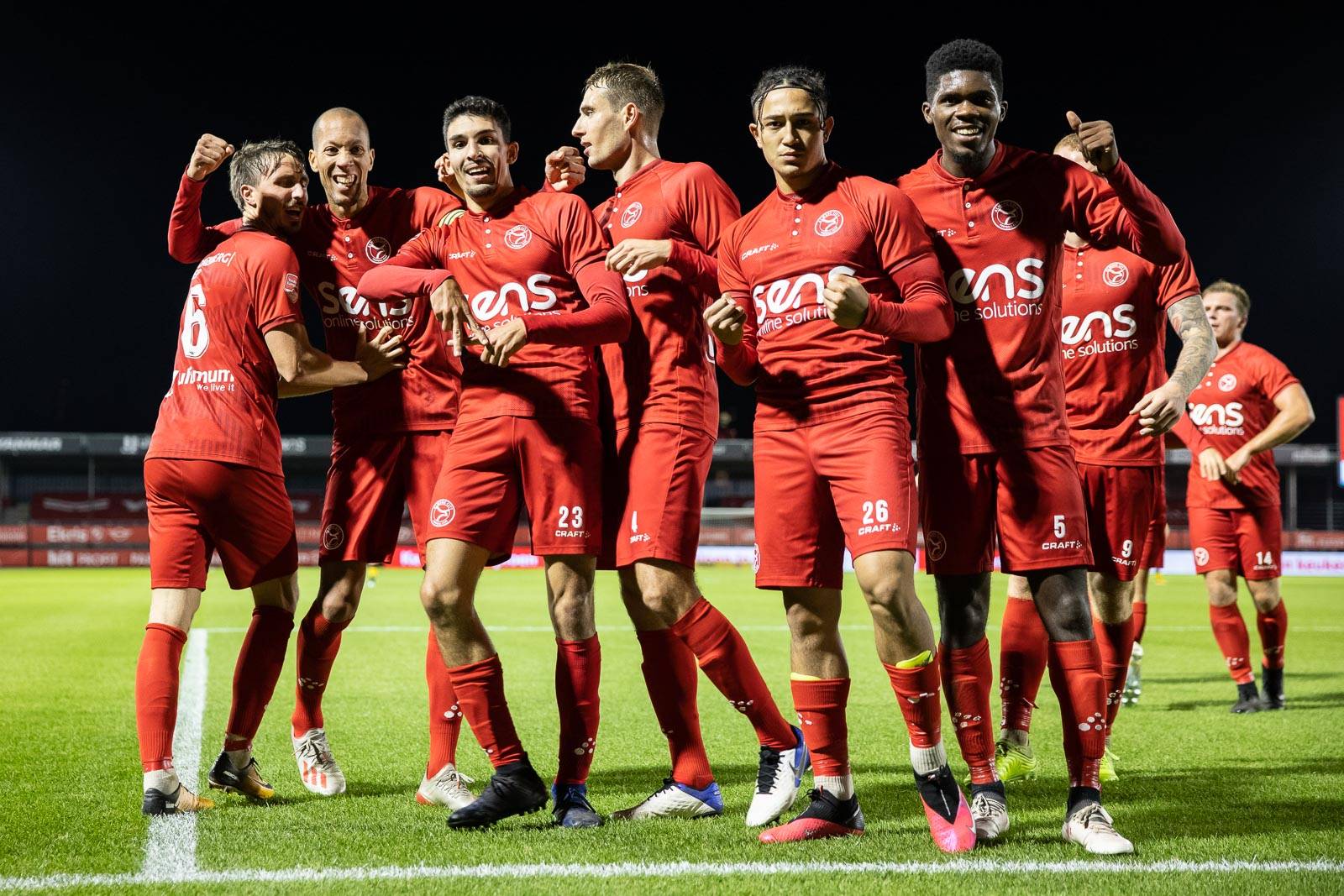 包含联赛杯决赛前夕，球队备战备受关注的词条