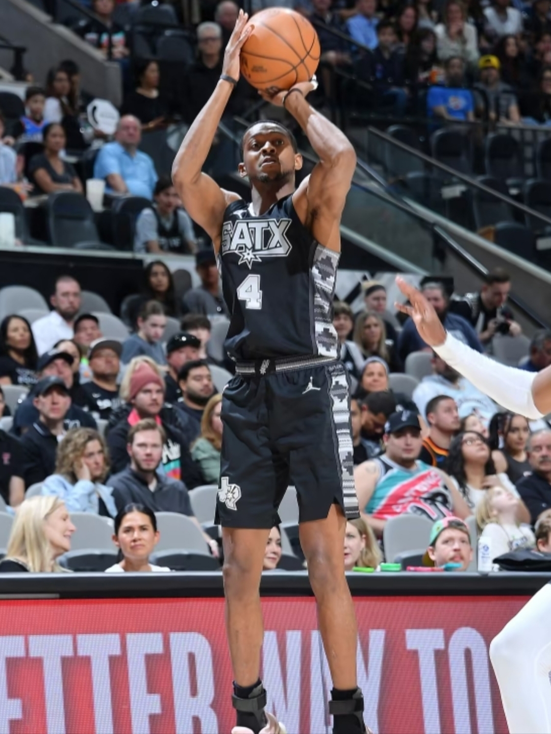 马刺队主帅调整战术,带领球队扭转局势的简单介绍 马刺队主帅调整战术,带领球队扭转局势的简单介绍