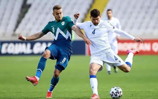 阿尔巴尼亚队在激战中战胜对手,晋级下一轮 阿尔巴尼亚队在激战中战胜对手,晋级下一轮