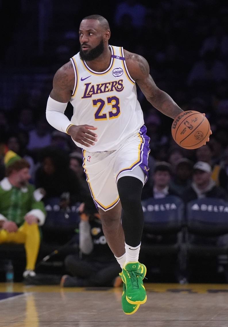 篮球巨星詹姆斯助湖人擒下人 篮球巨星詹姆斯助湖人擒下人