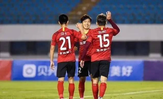 全队合力作战,取得一场胜利 全队合力作战,取得一场胜利