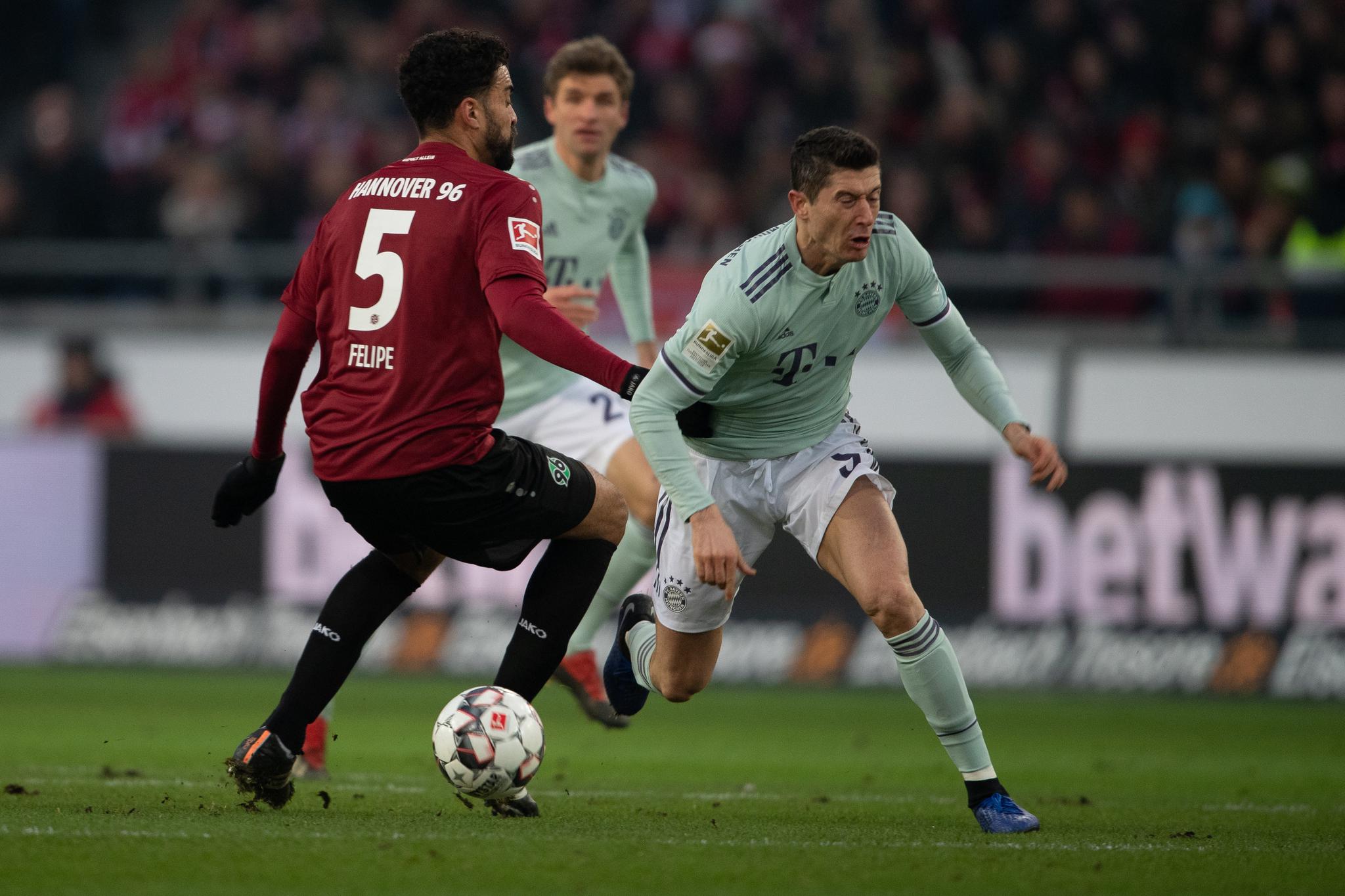 包含汉诺威客场惜败柏林联盟，积分暂停在第九的词条