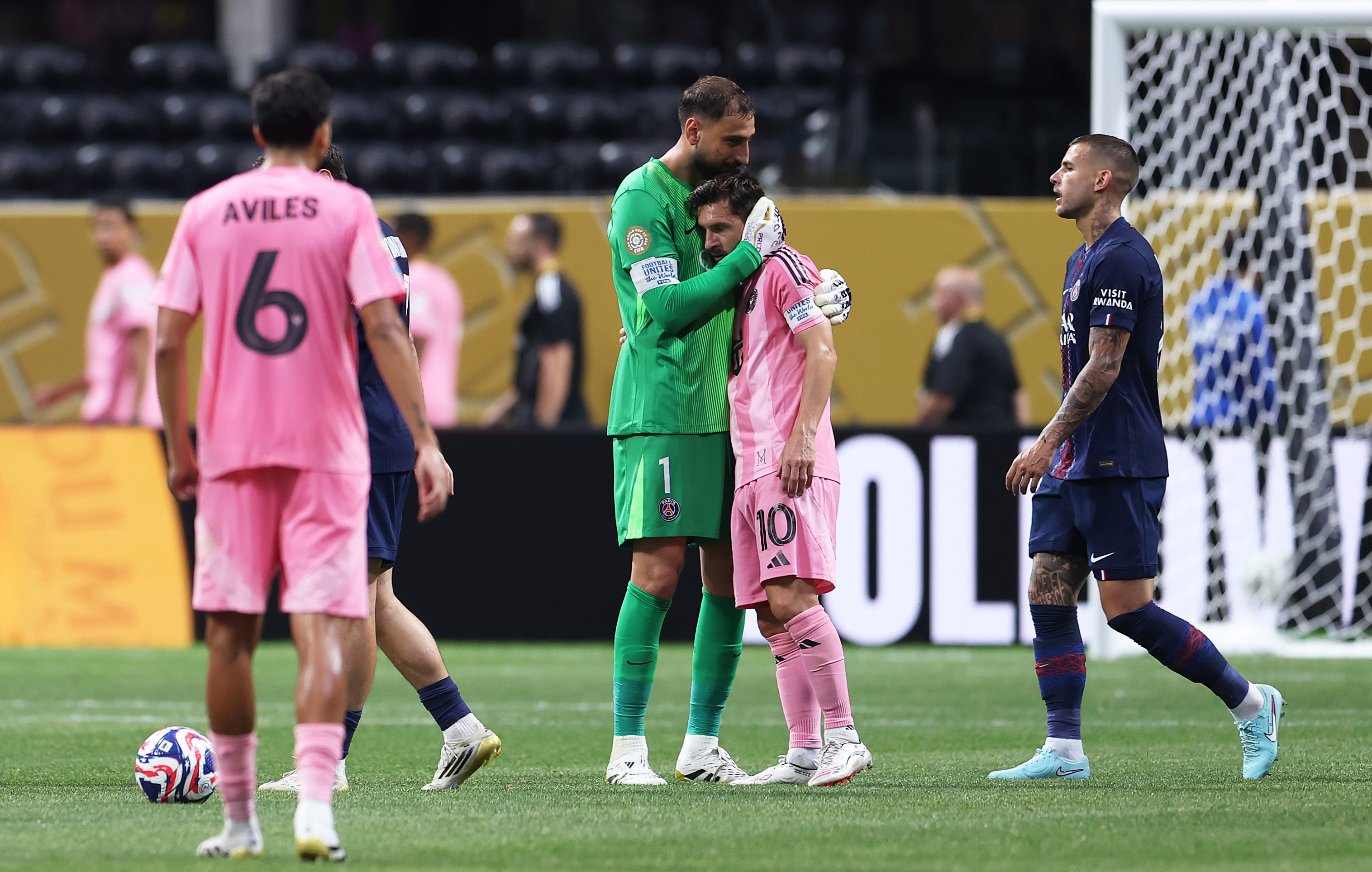 巴黎圣日耳曼大胜晋级淘汰赛