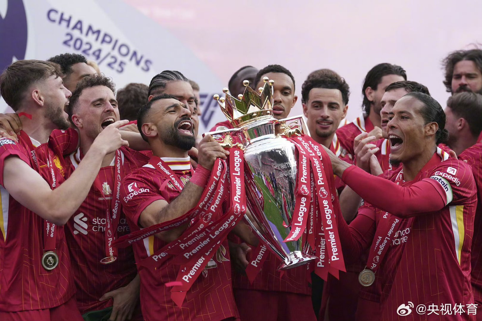 关于争夺赛季冠军，各队球员拼尽全力的信息