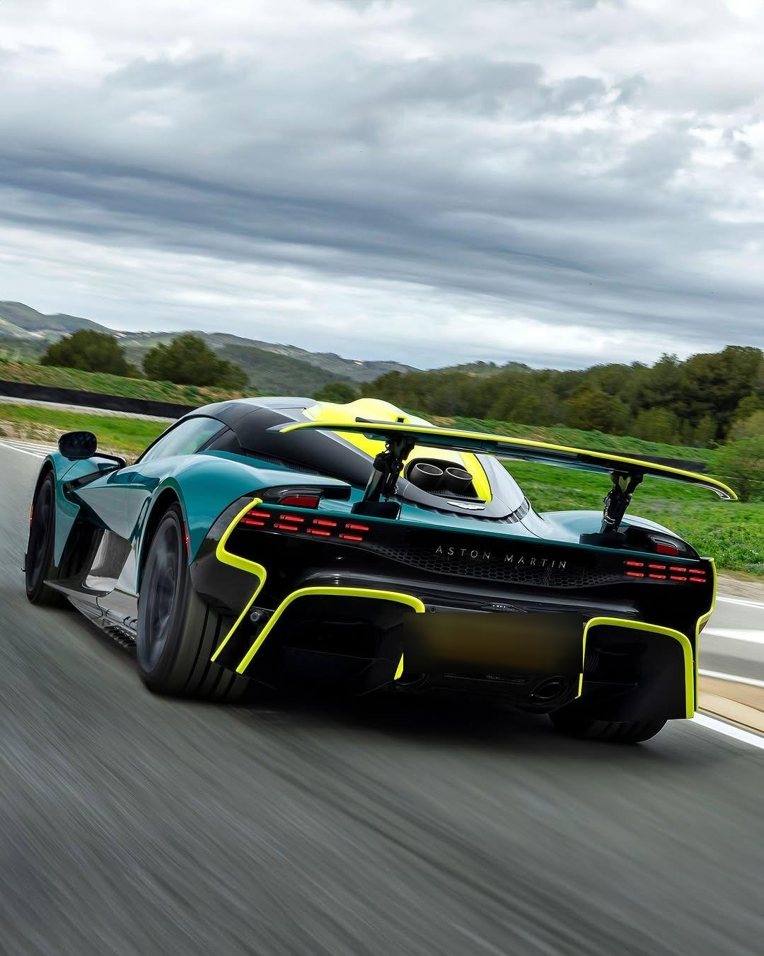 关于迈凯伦横扫阿斯顿马丁,皮亚斯特里高光表现的信息 关于迈凯伦横扫阿斯顿马丁,皮亚斯特里高光表现的信息