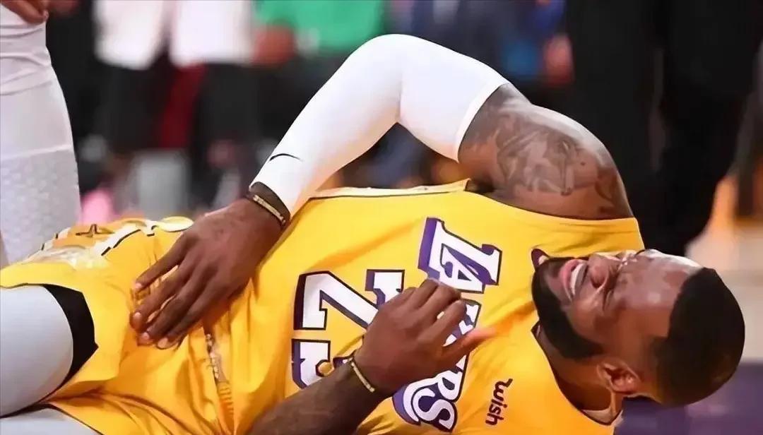 NBA明星选手受伤退赛，引发热议