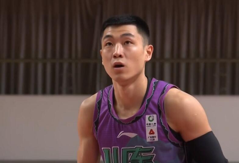 上海队轻取雄鹿，高诗岩状态火热的简单介绍