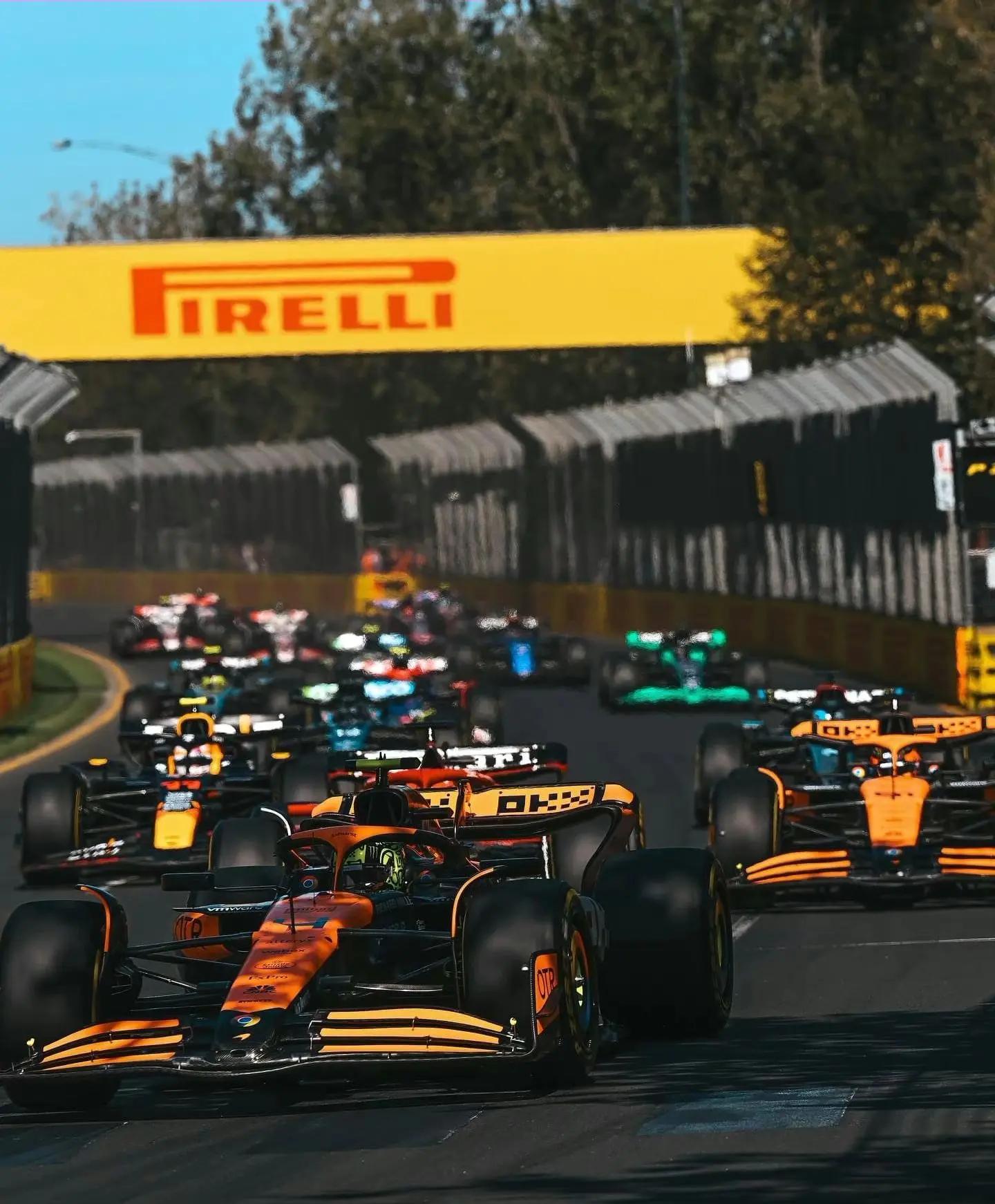 关于红牛车队险胜法拉利，拉塞尔统治全场的信息