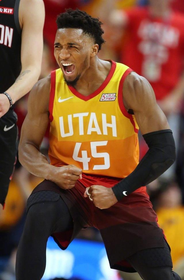 猛龙横扫广州队，米切尔惊艳四座